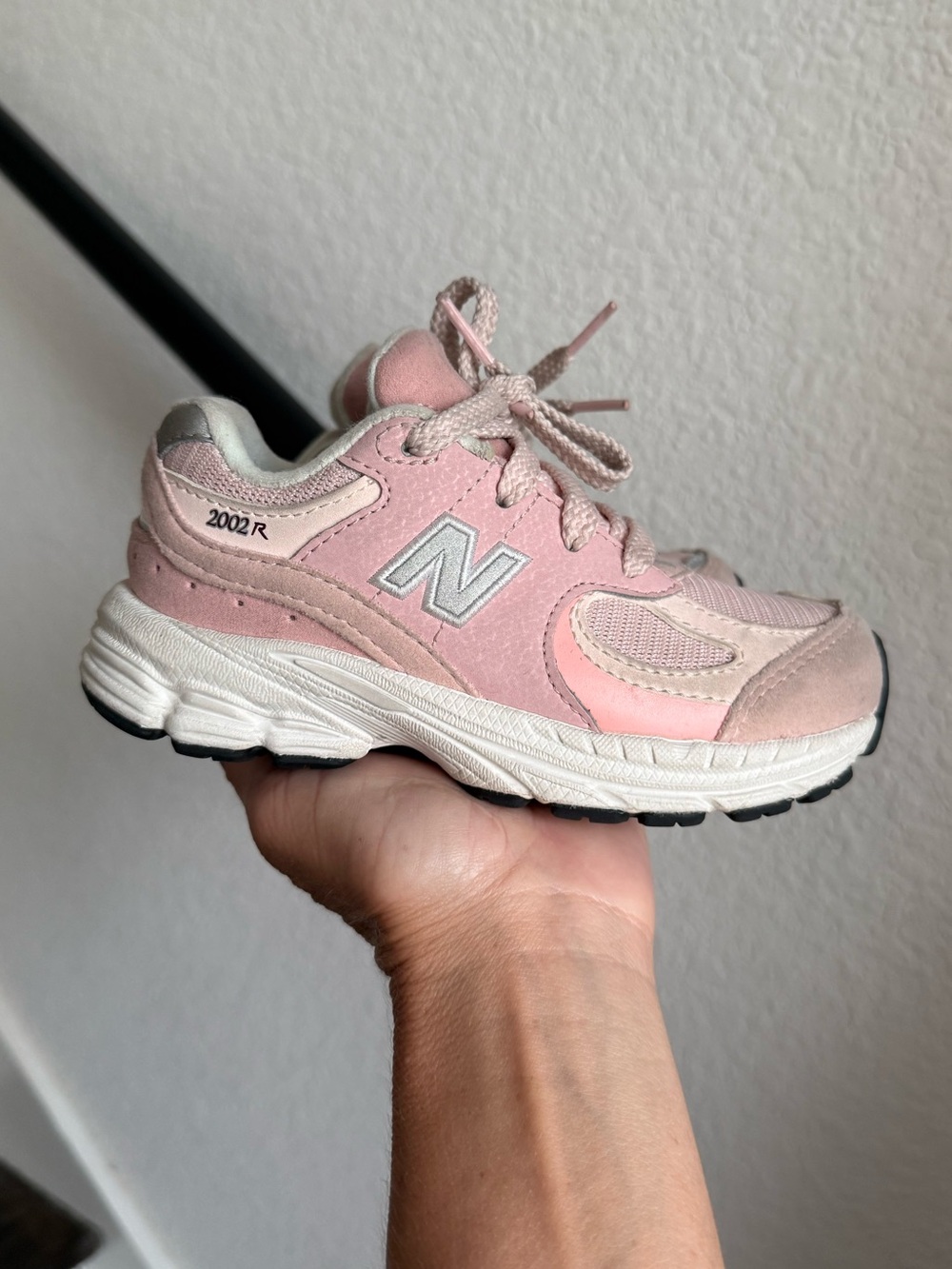 New Balance 2000R Pink/White Sneakers little girls sz: 10